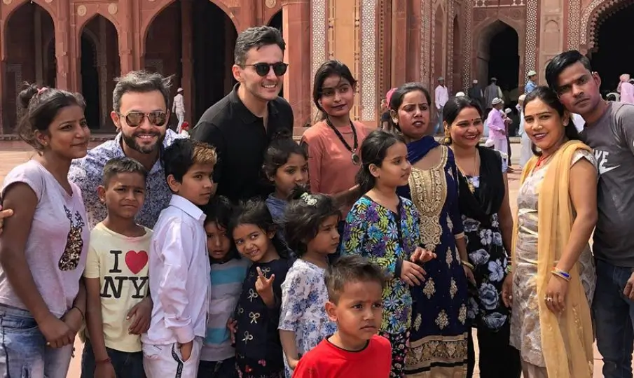 India Private Car Tour vs Group Tour