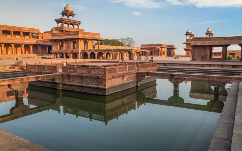 private-car-and-driver-from-delhi-to-agra