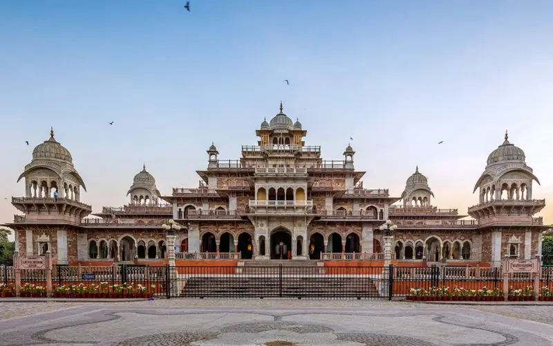 private-car-and-driver-from-delhi-to-jaipur