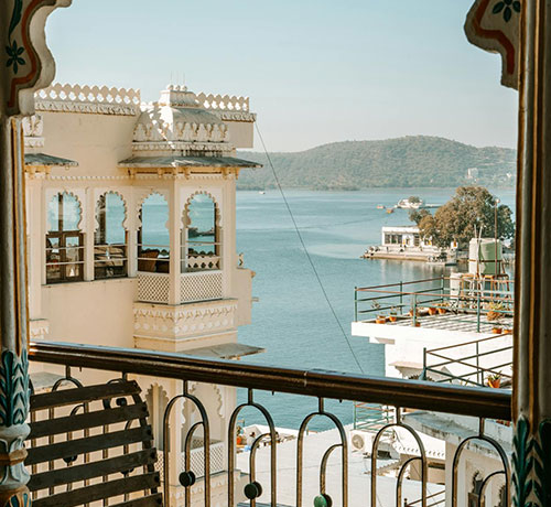 Udaipur Travel Guide – Lakes, Palaces & Romantic Heritage Tours