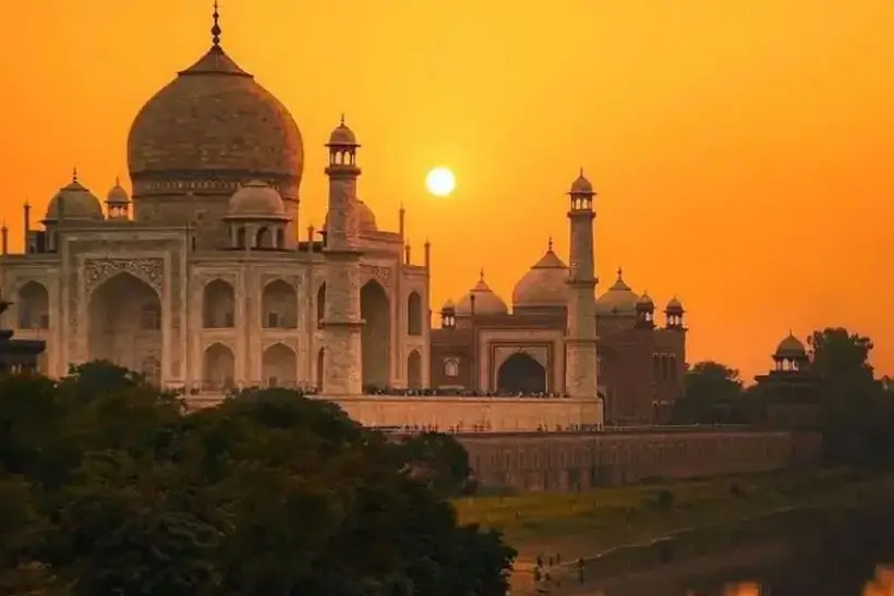 Luxury Taj Mahal Sunrise Tour with 5 Star Stay from Delhi by Private Car and Driver