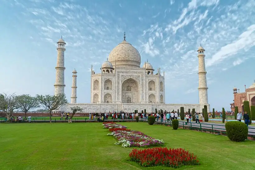 Sunrise Taj Mahal Tour by Gatimaan Express Train with Same Day Return from Delhi